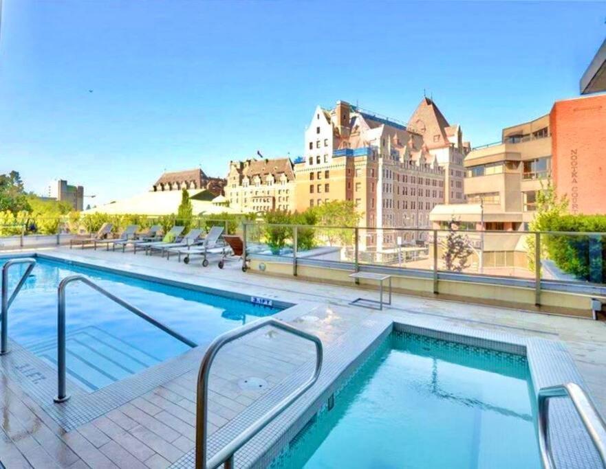 Victoria'S Best Location 2 Bedroom Luxe Condo מראה חיצוני תמונה