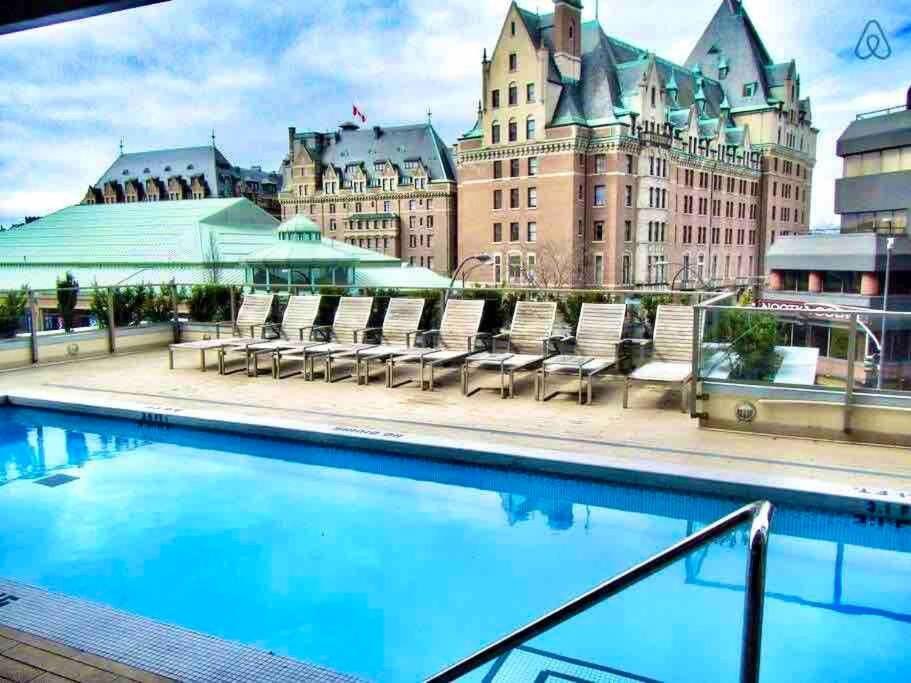 Victoria'S Best Location 2 Bedroom Luxe Condo מראה חיצוני תמונה