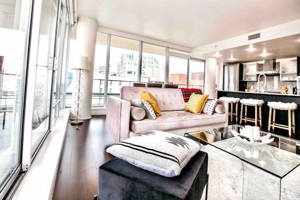 Victoria'S Best Location 2 Bedroom Luxe Condo מראה חיצוני תמונה