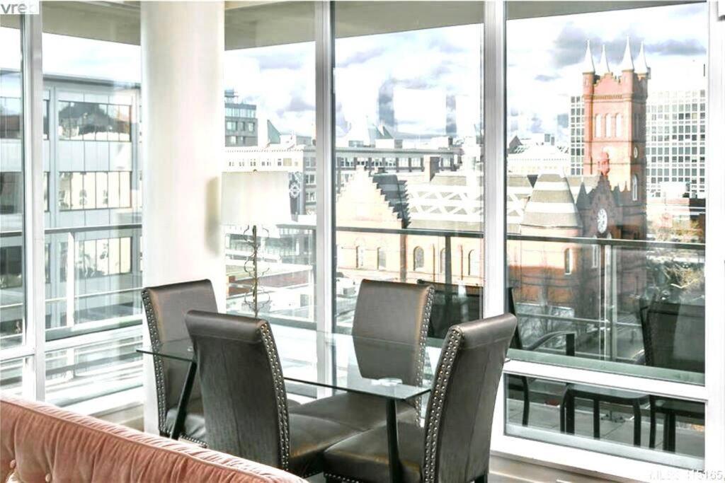Victoria'S Best Location 2 Bedroom Luxe Condo מראה חיצוני תמונה