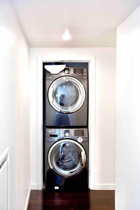 Victoria'S Best Location 2 Bedroom Luxe Condo מראה חיצוני תמונה