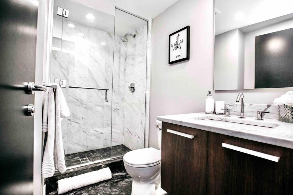 Victoria'S Best Location 2 Bedroom Luxe Condo מראה חיצוני תמונה