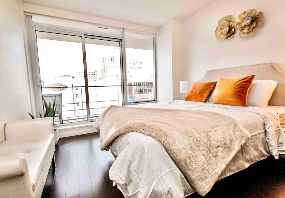 Victoria'S Best Location 2 Bedroom Luxe Condo מראה חיצוני תמונה